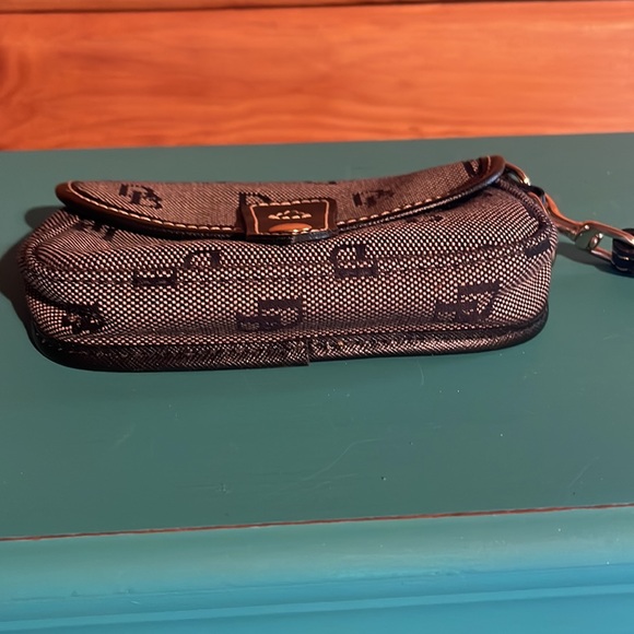 Dooney & Bourke wristlet - Picture 3 of 13